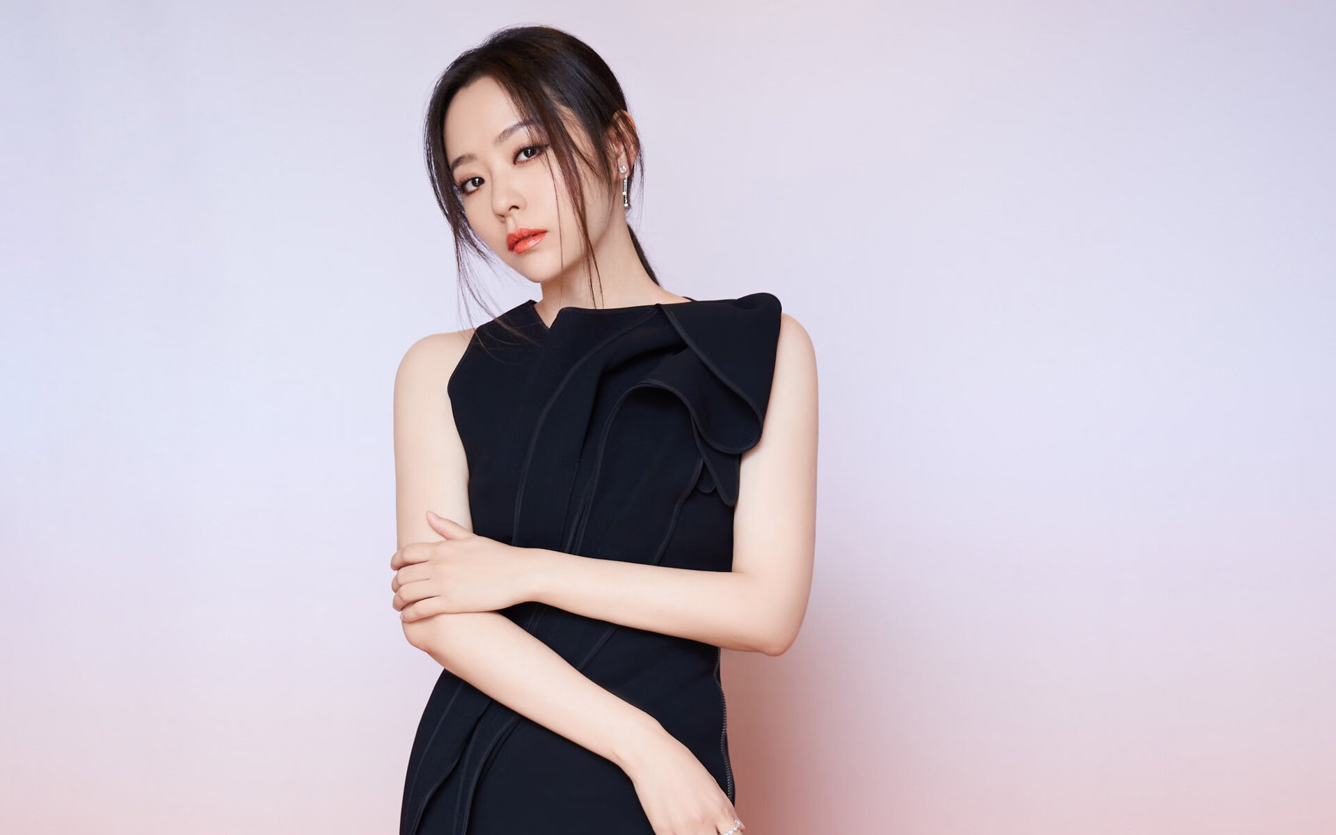 LEYU SPORTS中国官方网站-阿尔梅里亚通过勇敢表现，成功战胜对手，阿尔梅里亚的鸟笼简谱