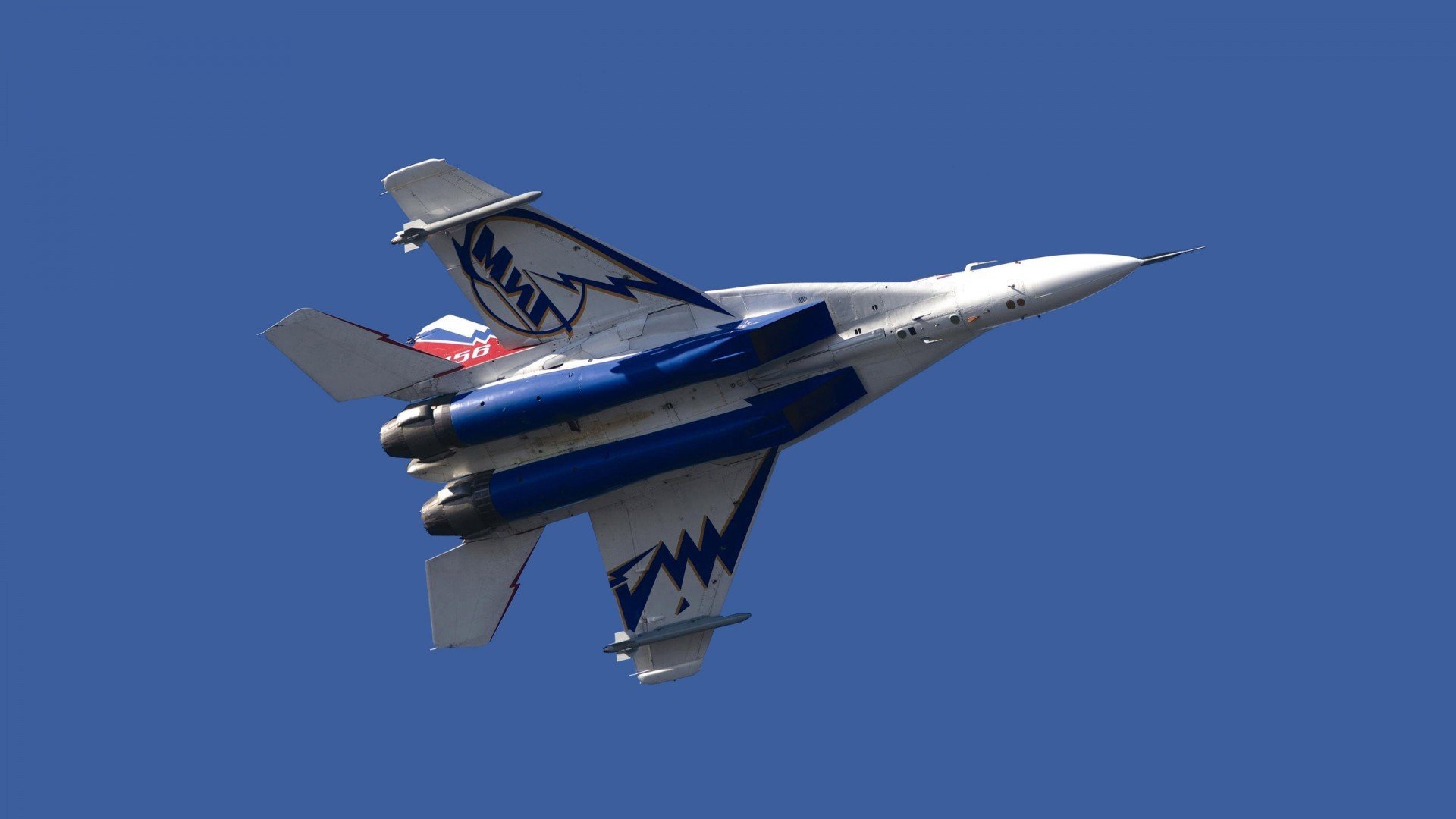 乐鱼体育登录-自由泳三姐妹斩获冠亚季军，4×200自由泳夺冠