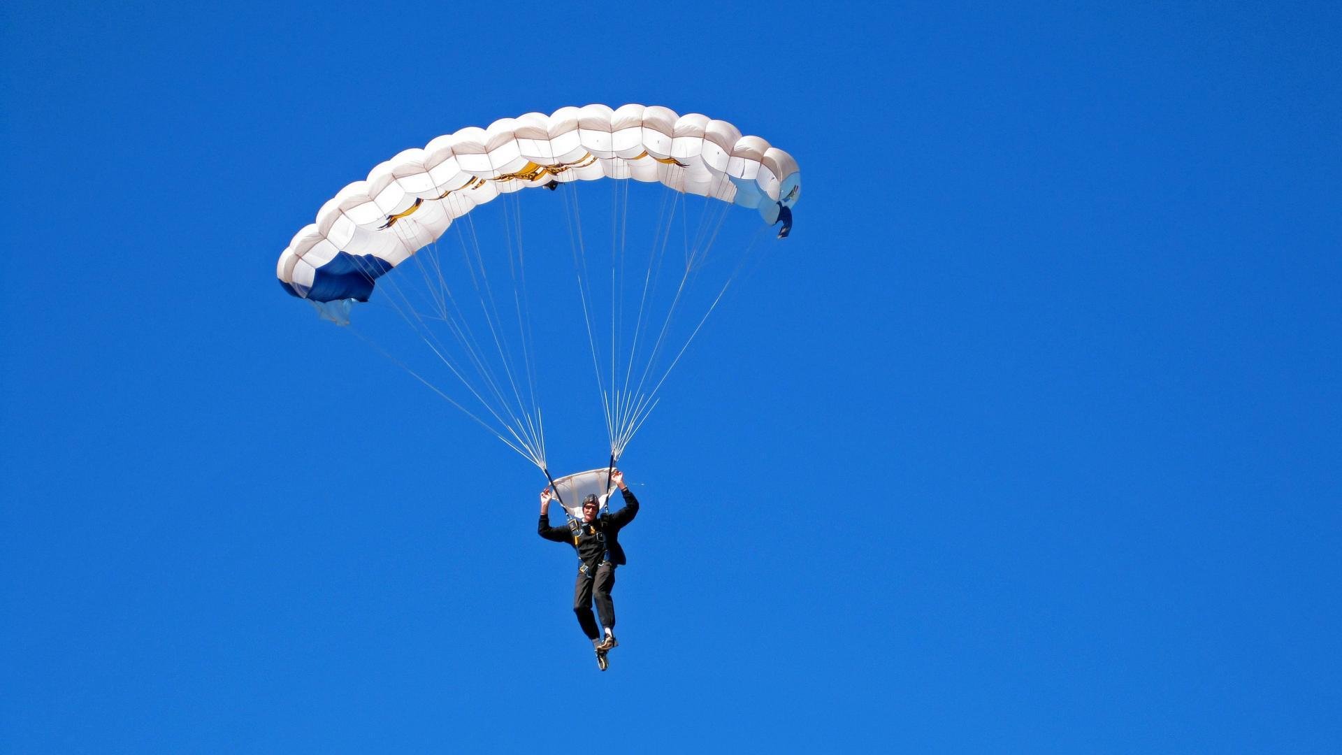 “百年经典赛段再现！”——传奇路线燃爆春秋战场，春秋玩游戏传奇